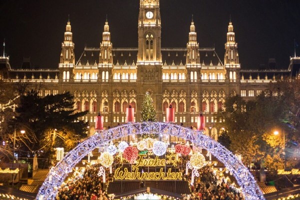 foto - Wiedeń - Mikołajkowy jarmark adwentowy